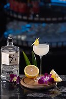 Le Premier Hotel & Rooftop Bar