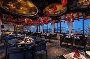 Le Premier Hotel & Rooftop Bar