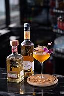Le Premier Hotel & Rooftop Bar