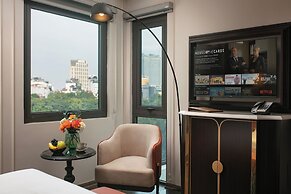 Le Premier Hotel & Rooftop Bar