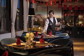 Le Premier Hotel & Rooftop Bar