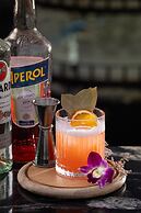Le Premier Hotel & Rooftop Bar