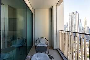 Sleek 2BR at Downtown Close to Dubai Mall