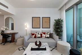 Sleek 2BR at Downtown Close to Dubai Mall