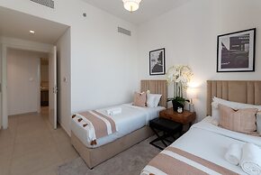 Sleek 2BR at Downtown Close to Dubai Mall