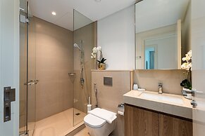 Sleek 2BR at Downtown Close to Dubai Mall