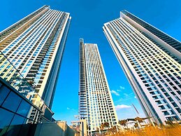 Sleek 2BR at Downtown Close to Dubai Mall