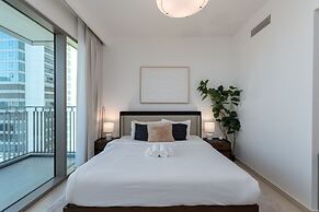 Sleek 2BR at Downtown Close to Dubai Mall