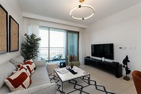 Sleek 2BR at Downtown Close to Dubai Mall