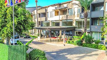 Senza Sunset Beach Hotel