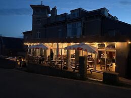 Marine Hotel