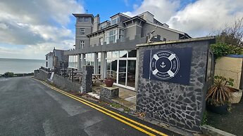 Marine Hotel