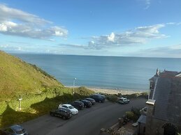 Marine Hotel