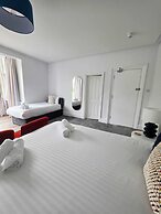 Marine Hotel