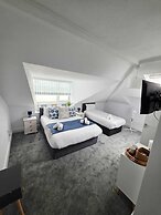 Marine Hotel