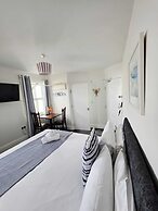 Marine Hotel
