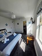 Marine Hotel