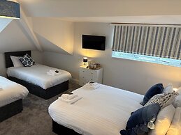 Marine Hotel