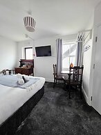Marine Hotel
