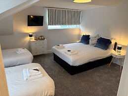 Marine Hotel