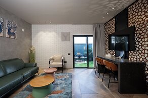 Naomi Boutique Suites