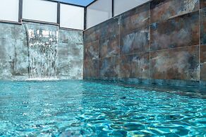 Naomi Boutique Suites
