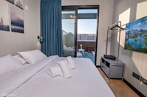 Naomi Boutique Suites