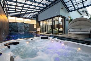 Naomi Boutique Suites