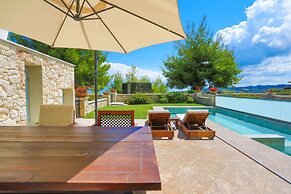 Sunny Villa Epta in Chaniotis