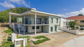 Modern NEW 2br1ba Nature Escape Great Location