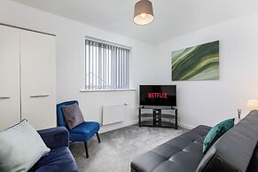 House - Sleeps 10 - Parking - Wifi