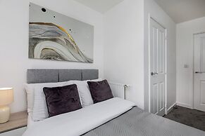House - Sleeps 10 - Parking - Wifi