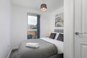 House - Sleeps 10 - Parking - Wifi