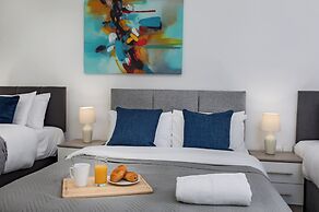 House - Sleeps 10 - Parking - Wifi