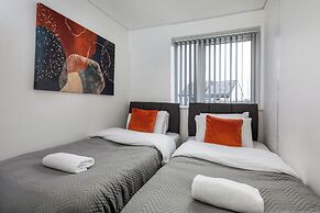 House - Sleeps 10 - Parking - Wifi