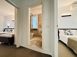 HOTEL NOIR