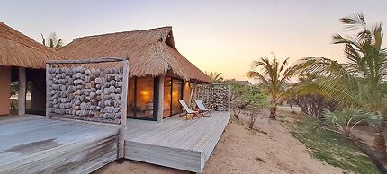 Sunset Villa - Luxury Beachfront Villa with Private Pool by Karula San