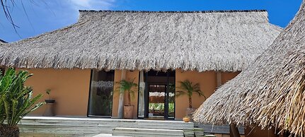 Sunset Villa - Luxury Beachfront Villa with Private Pool by Karula San