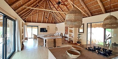 Sunset Villa - Luxury Beachfront Villa with Private Pool by Karula San