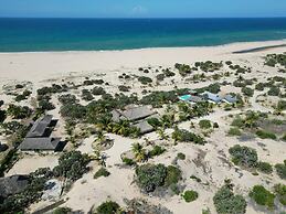 Sunset Villa - Luxury Beachfront Villa with Private Pool by Karula San