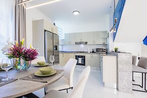 3-BR Villa with Pool & Rooftop Jacuzzi