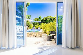 3-BR Villa with Pool & Rooftop Jacuzzi