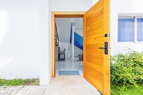3-BR Villa with Pool & Rooftop Jacuzzi