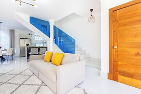 3-BR Villa with Pool & Rooftop Jacuzzi
