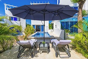 3-BR Villa with Pool & Rooftop Jacuzzi