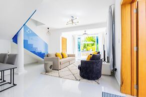 3-BR Villa with Pool & Rooftop Jacuzzi