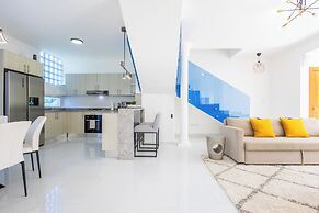 3-BR Villa with Pool & Rooftop Jacuzzi