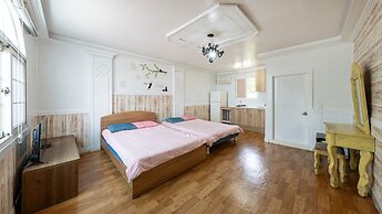 Taean Vintage House Pet-friendly Pension