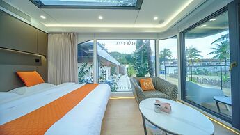 harbor Surf Hotel
