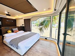 harbor Surf Hotel